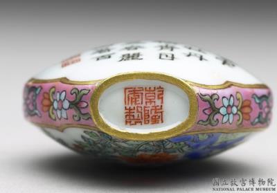 图片[3]-Famille-rose snuff bottle with imperial poetry and floral decoration, Qing dynasty, Qianlong reign (1736-1795)-China Archive